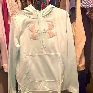 very nice comfy under armor hoodie